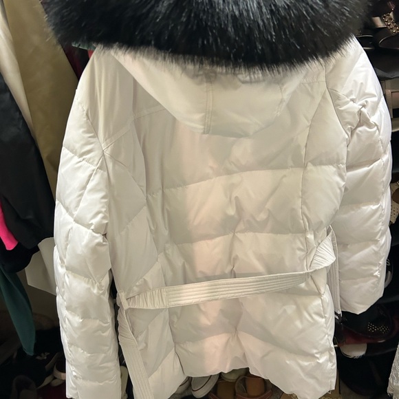 Michael Kors Duck down puffer jacket with belt stylish & trending luxury - Picture 3 of 7